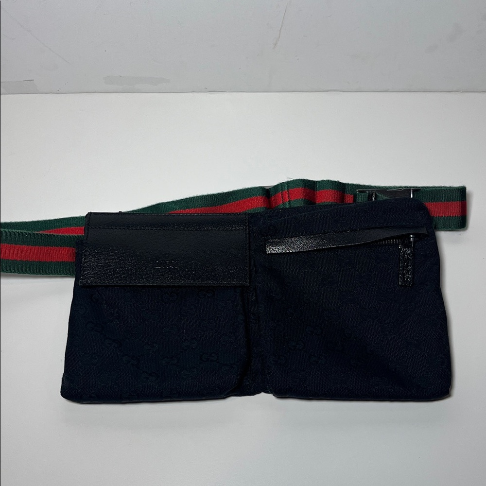 Authentic Gucci black belt bag with green and red belt and chrome hardware - Picture 10 of 14
